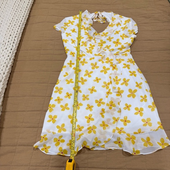 NWT Bardot Revolve Daisy Short Sleeve Mini Dress Size Medium White Yellow - Picture 5 of 8